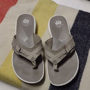 Clarks Beige Cloudsteppers Sandals for Women Sz 8.5